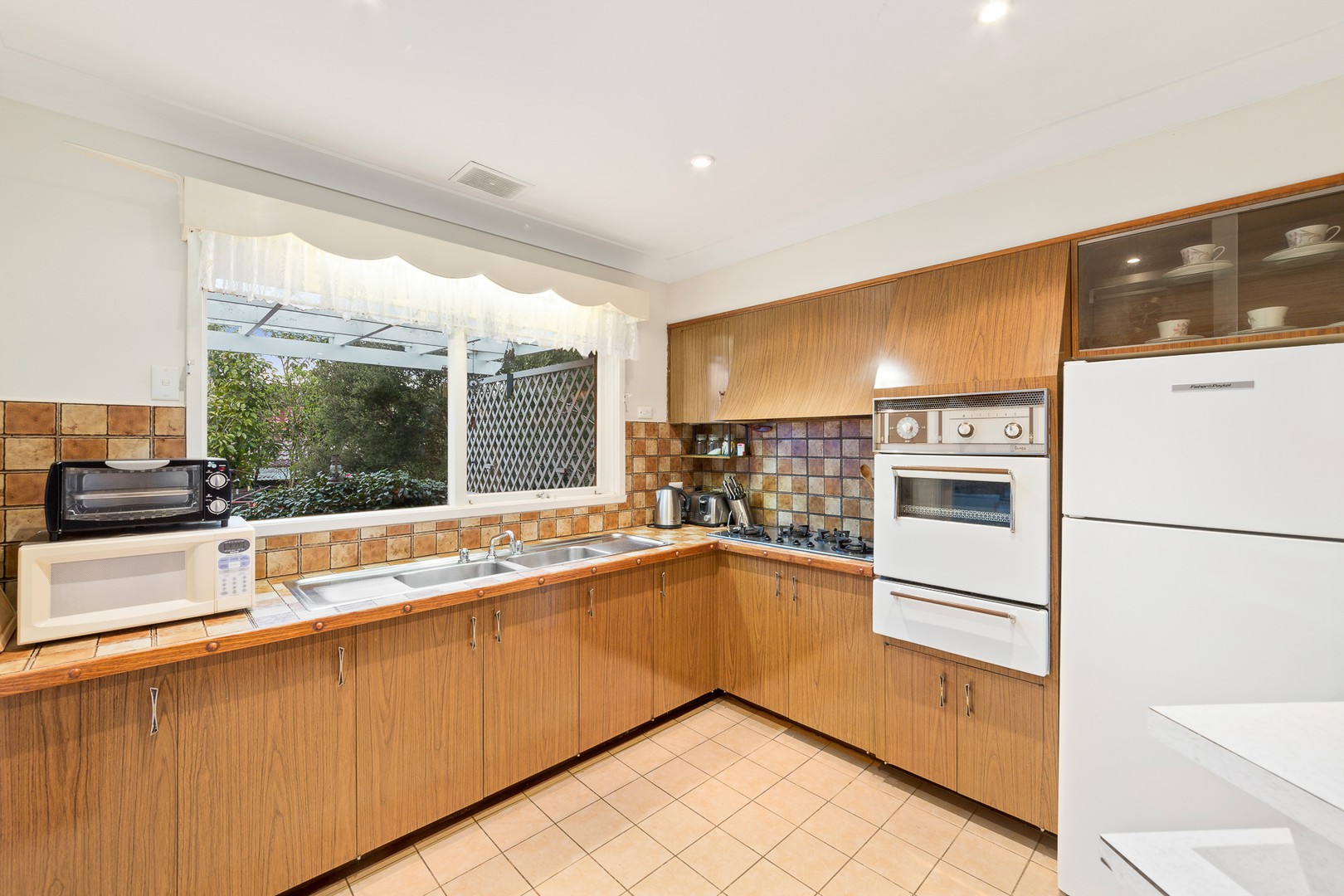 8 Robin Hood Court, Doncaster East, VIC 3109, Doncaster East - Thumbnail 4