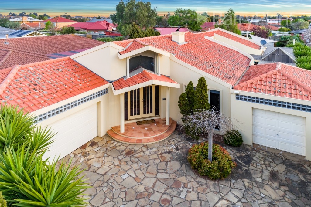26 Montpellier Drive, Werribee, VIC 3030 - Thumbnail 2 - 18/05/2019