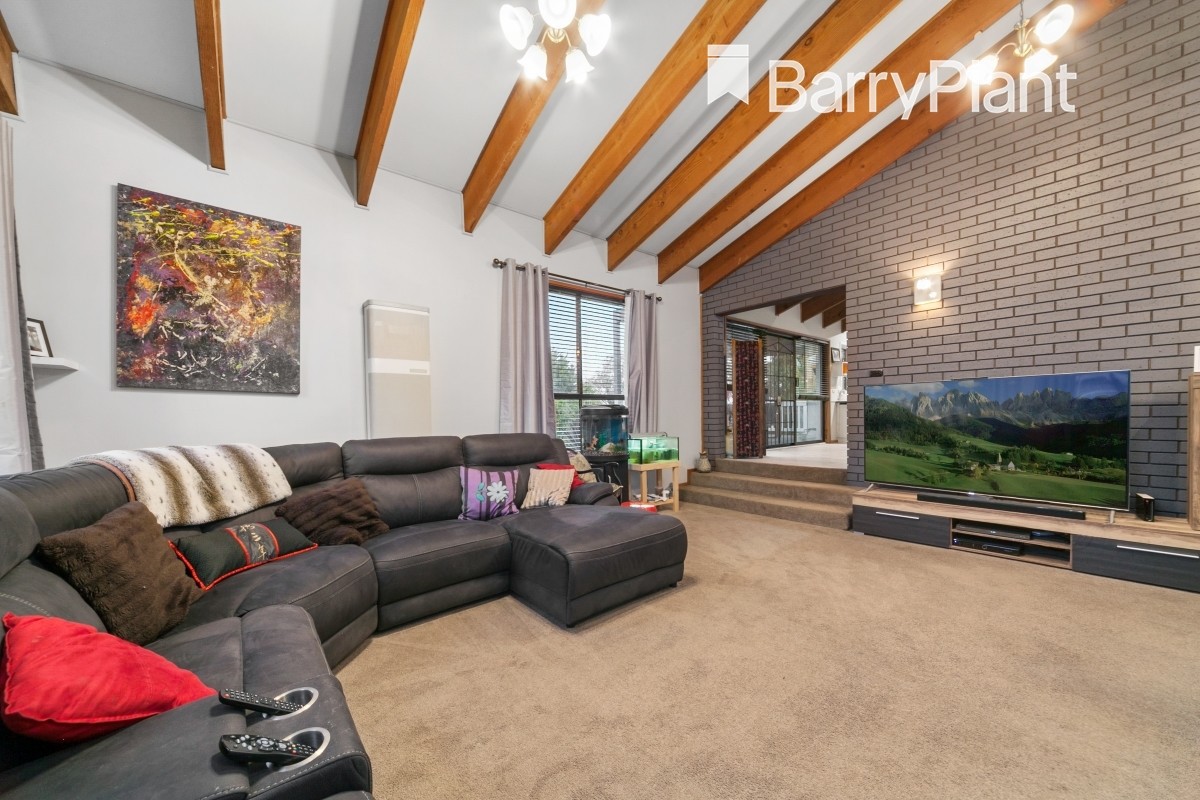 5 Martin Place, Pakenham, VIC 3810 - Thumbnail 2 - 18/05/2019