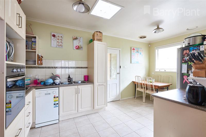 11 Banksia Street, Doveton, VIC 3177 - Thumbnail 2 - 18/05/2019