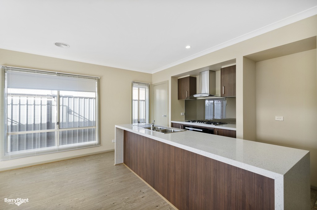 9 Michael Place, Point Cook, VIC 3030 - Thumbnail 2 - 24/05/2019