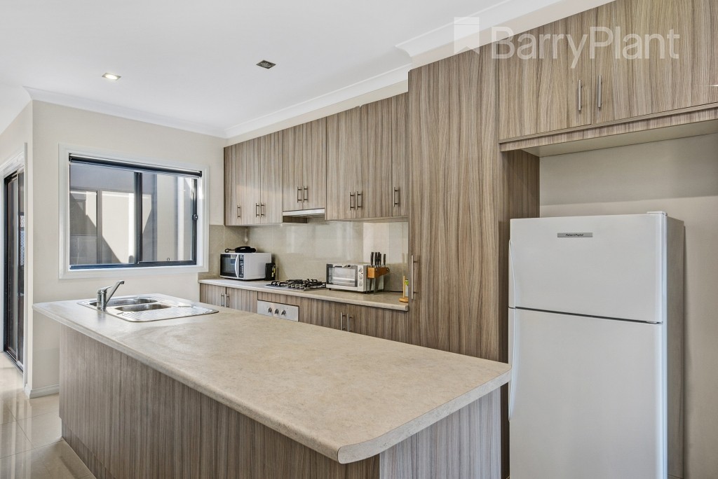 2/15 Surveyor Street, Wyndham Vale, VIC 3024 - Thumbnail 2 - 18/05/2019