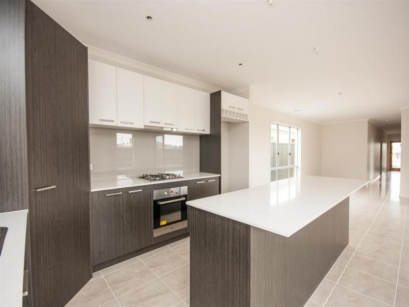 25 Everlasting Boulevard, Cranbourne West, VIC 3977 - Thumbnail 2 - 20/10/2017