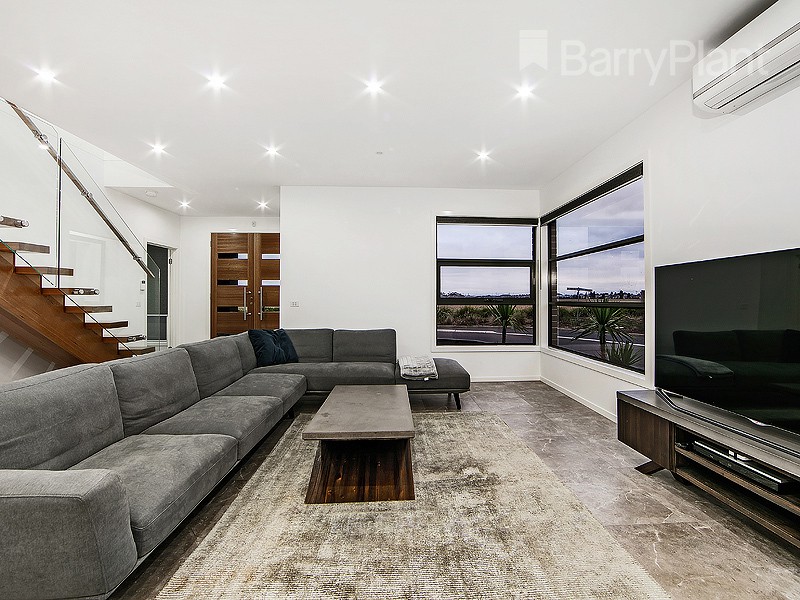 31 Lawn Hill Avenue, Derrimut, VIC 3030 - Thumbnail 2 - 18/05/2019