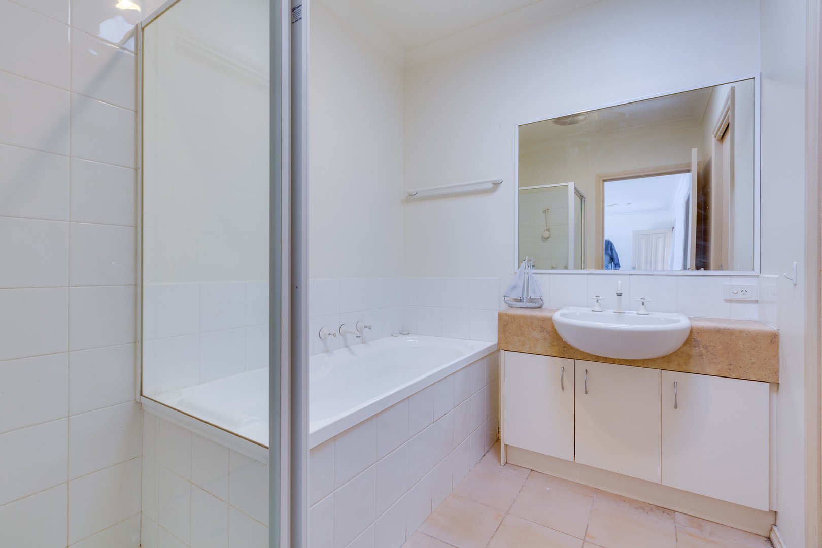 2/12-32 Pecks Road, Sydenham, VIC 3037 - Thumbnail 2 - 18/05/2019