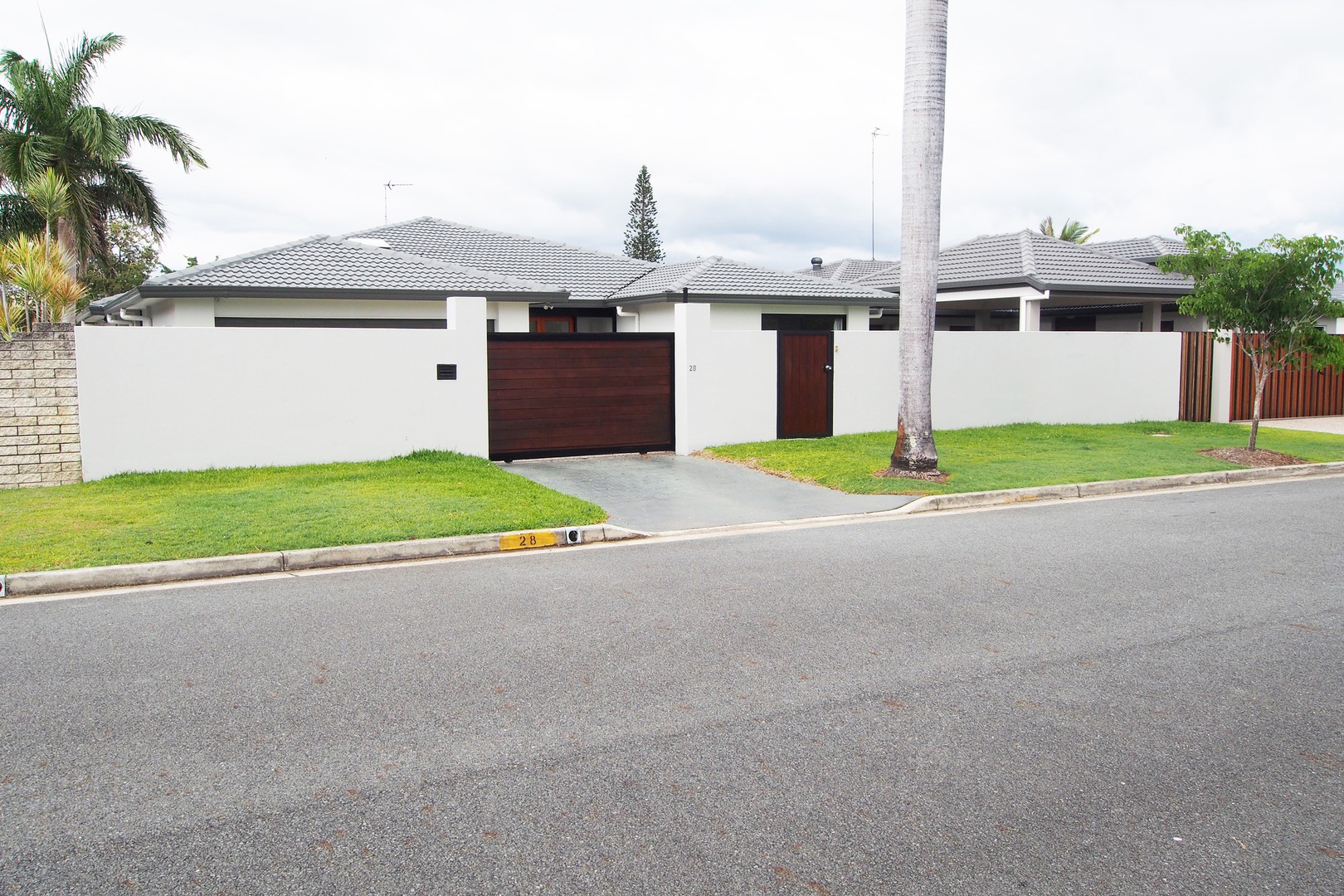 28 Saywell Street, Sorrento, QLD 4217 - Thumbnail 2 - 24/05/2019