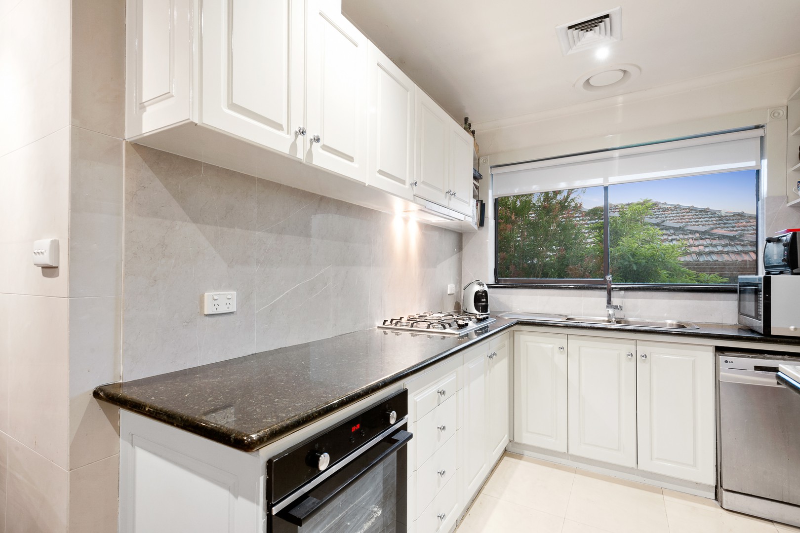 77 Rocklea Road, Bulleen, VIC 3105, Bulleen - Thumbnail 4