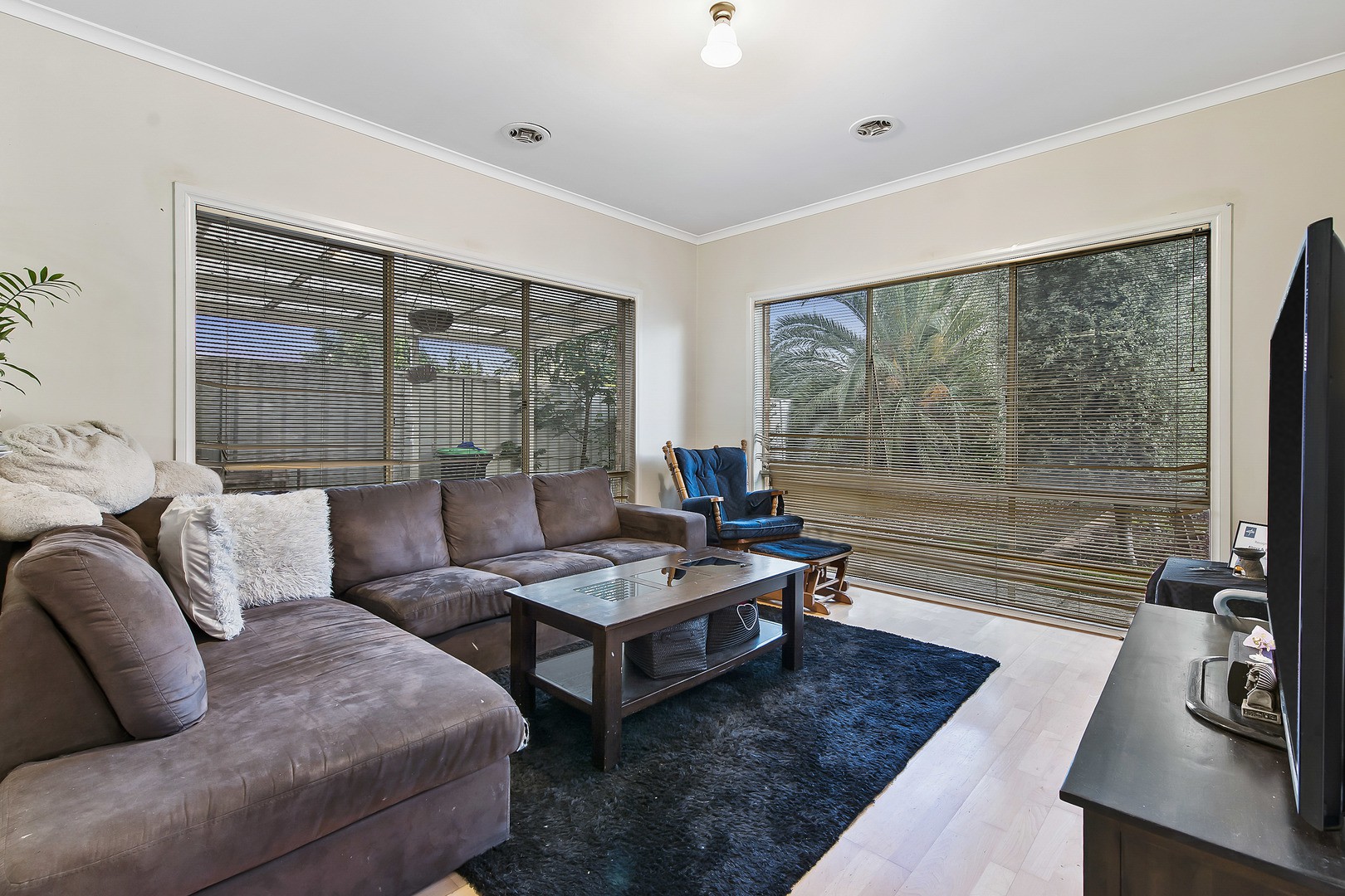 32 William Circuit, Caroline Springs, VIC 3023 - Thumbnail 2 - 24/05/2019