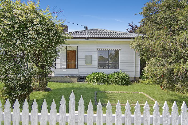 8 Birdsey Street, Thomson, VIC 3219 - Thumbnail 1 - 24/05/2019