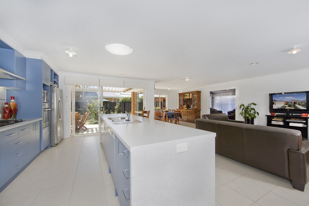 11 Innisfail Drive, Point Cook, VIC 3030 - Thumbnail 2 - 24/05/2019