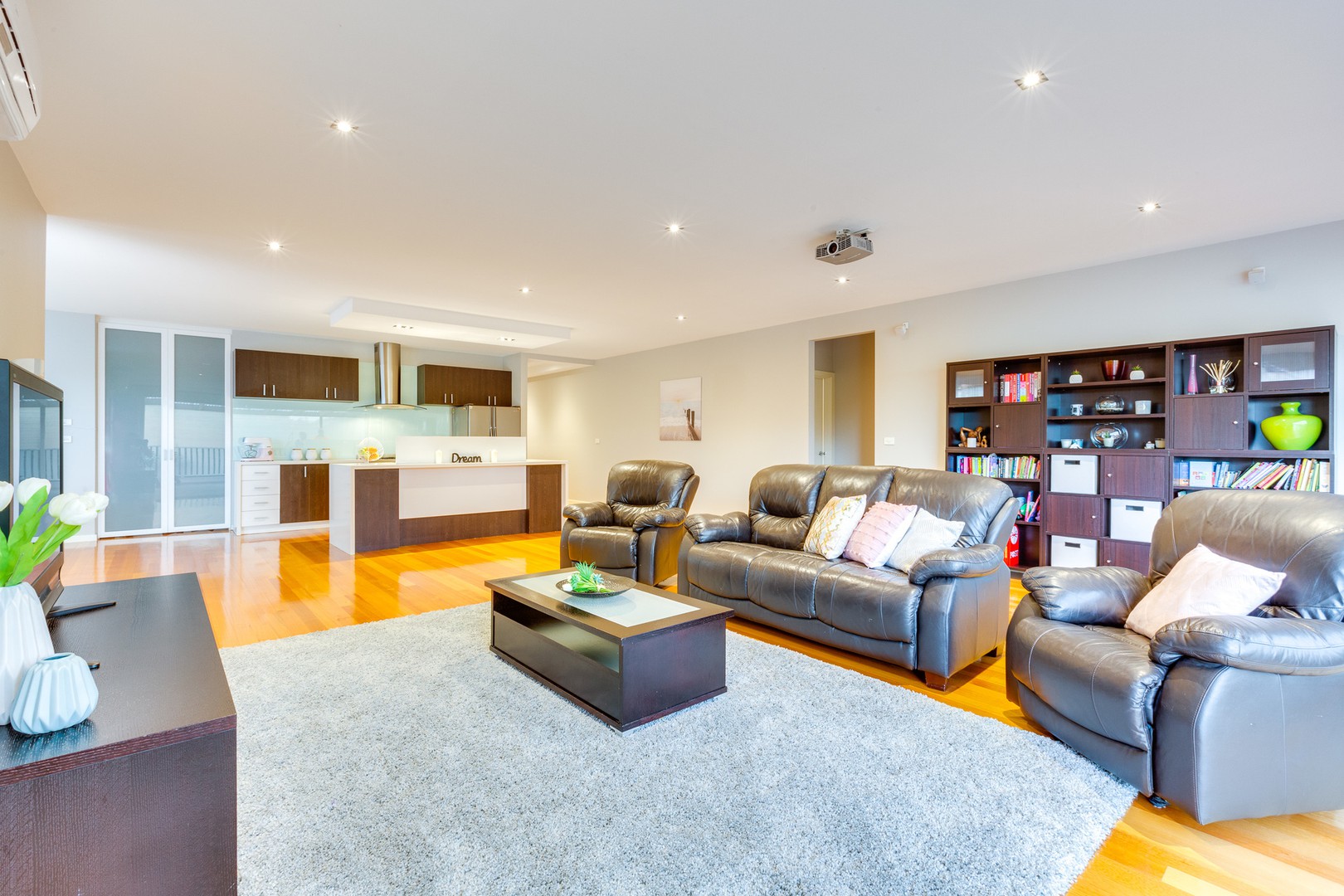 1 Brighton Place, Taylors Hill, VIC 3037 - Thumbnail 2 - 18/05/2019