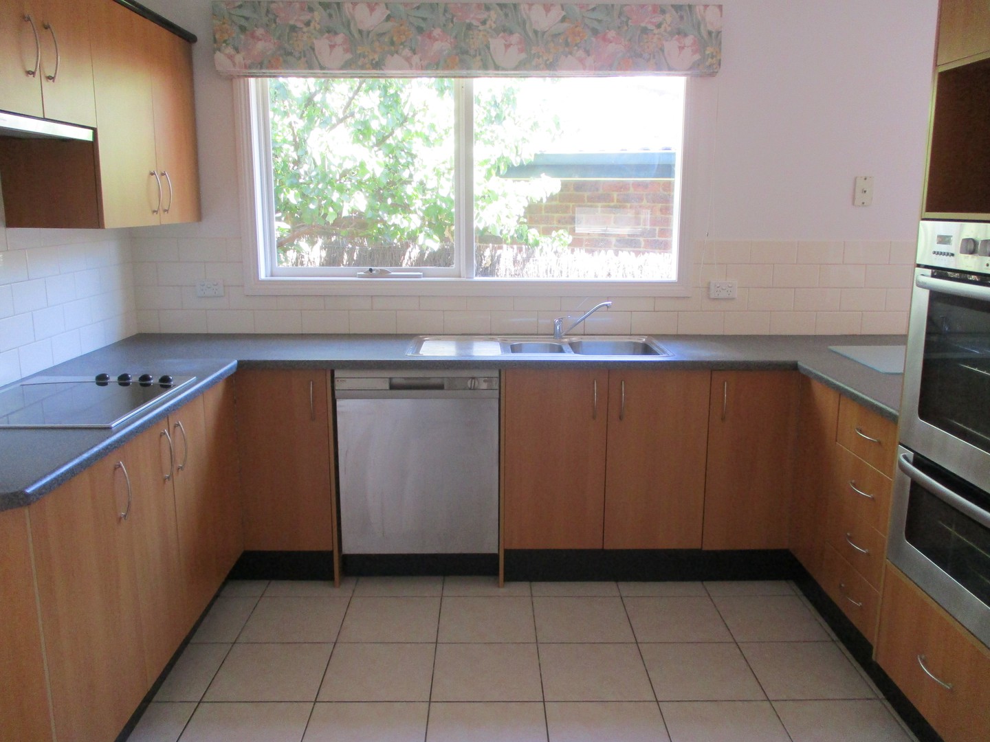 1A Rickards Avenue, Knoxfield, VIC 3180 - Thumbnail 2 - 24/05/2019