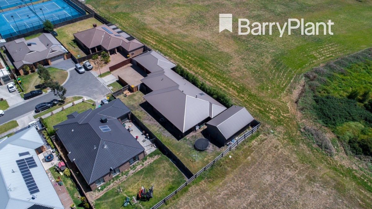 10 Scordia Place, Pakenham, VIC 3810 - Thumbnail 2 - 18/05/2019