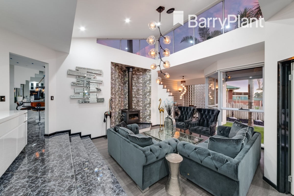 4 Taree Close, Pakenham, VIC 3810 - Thumbnail 2 - 18/05/2019