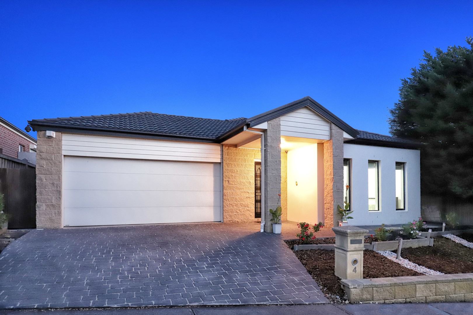 4 Barley Croft Lane, Craigieburn, VIC 3064 - Thumbnail 2 - 18/05/2019