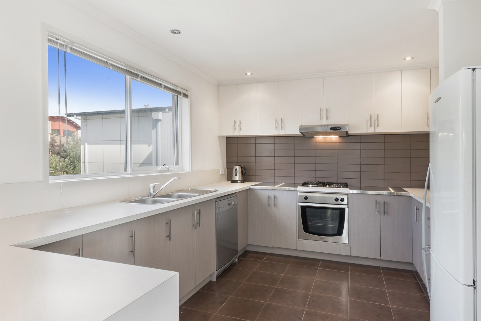 19 Springbank Circuit, Torquay, VIC 3228 - Thumbnail 2 - 18/05/2019