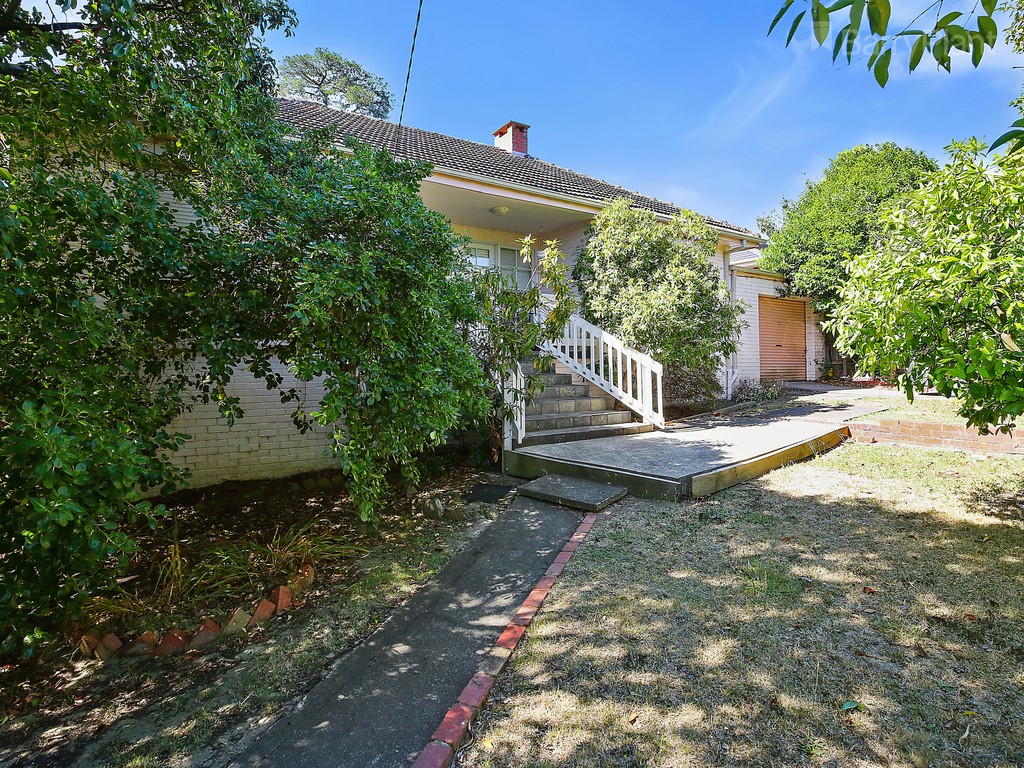 33 Highland Crescent, Mooroolbark, VIC 3138 - Thumbnail 2 - 18/05/2019