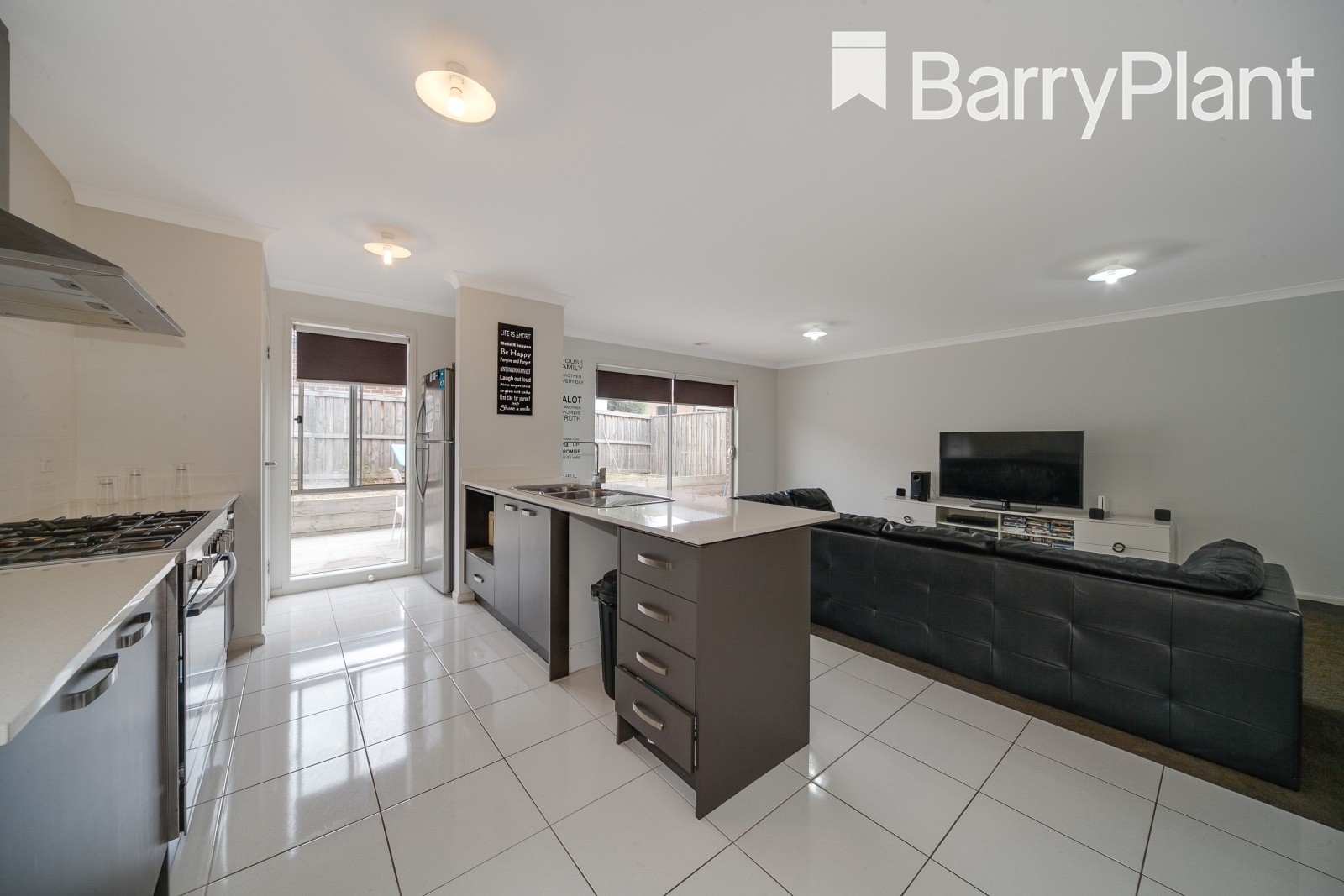 87 Green Gully Road, Clyde, VIC 3978 - Thumbnail 2 - 18/05/2019