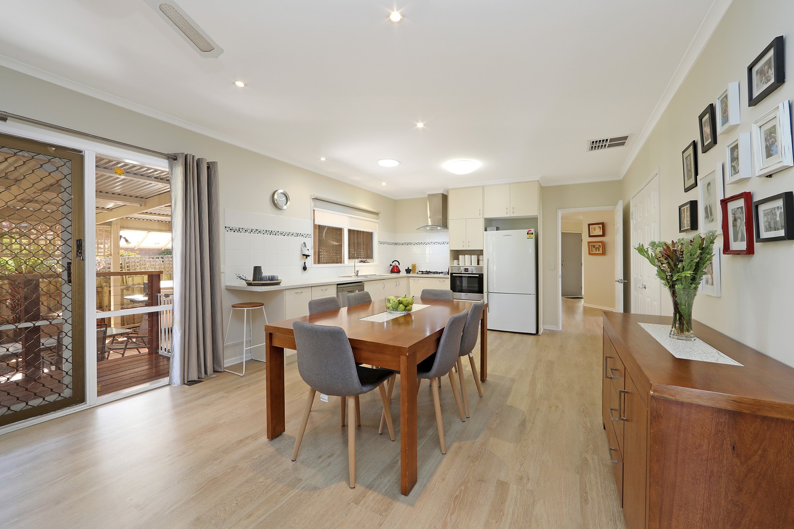 17 Liberty Avenue, Rowville, VIC 3178 - Thumbnail 2 - 27/02/2018