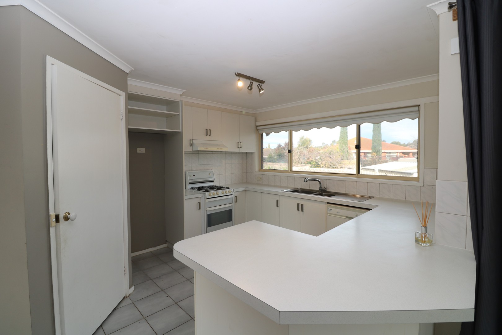 1/15 Coakley Crescent, Lovely Banks, VIC 3213 - Thumbnail 2 - 24/05/2019