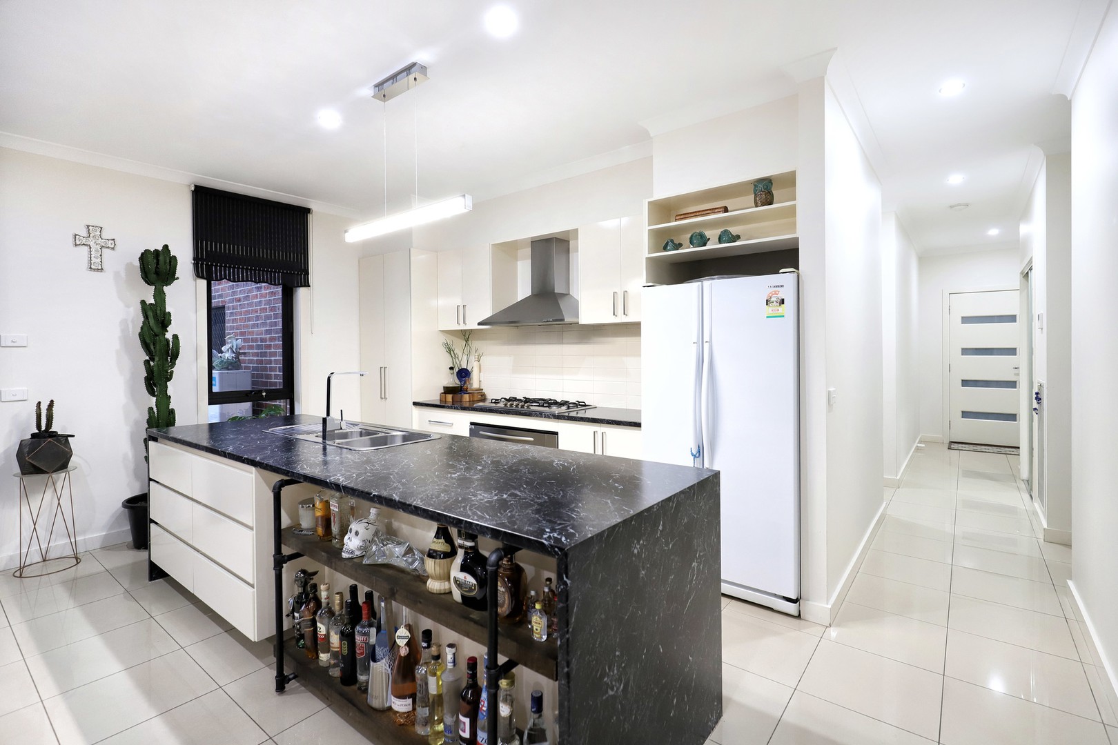 6 Redheugh Street, Craigieburn, VIC 3064 - Thumbnail 2 - 18/05/2019