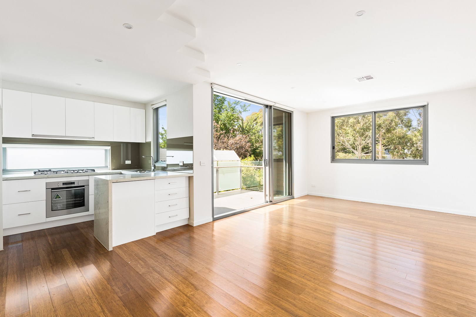 6,107,203/927-929 Doncaster Road, Doncaster, VIC 3108, Doncaster - Thumbnail 6