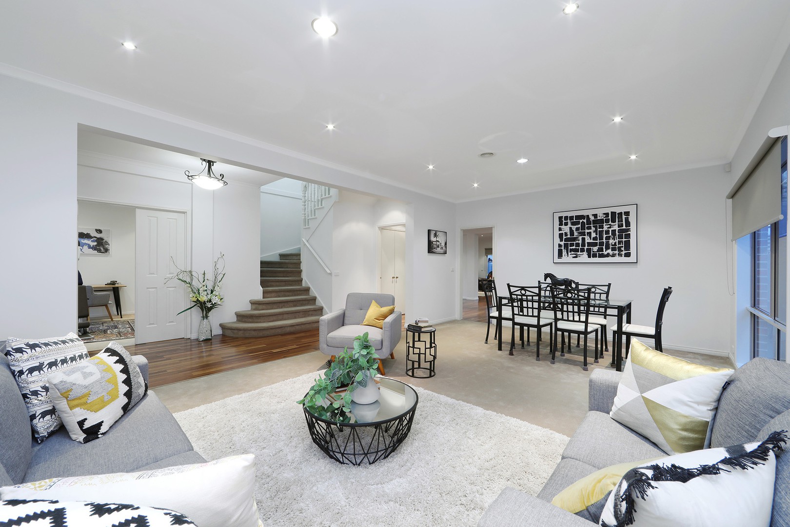 12 Sovereign Crest Boulevard, Rowville, VIC 3178 - Thumbnail 2 - 18/05/2019