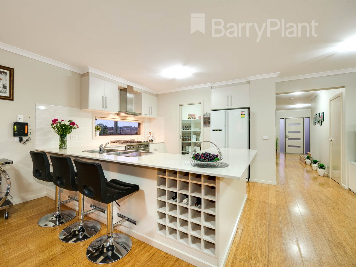 9 Wembley Circuit, Pakenham, VIC 3810 - Thumbnail 2 - 18/05/2019