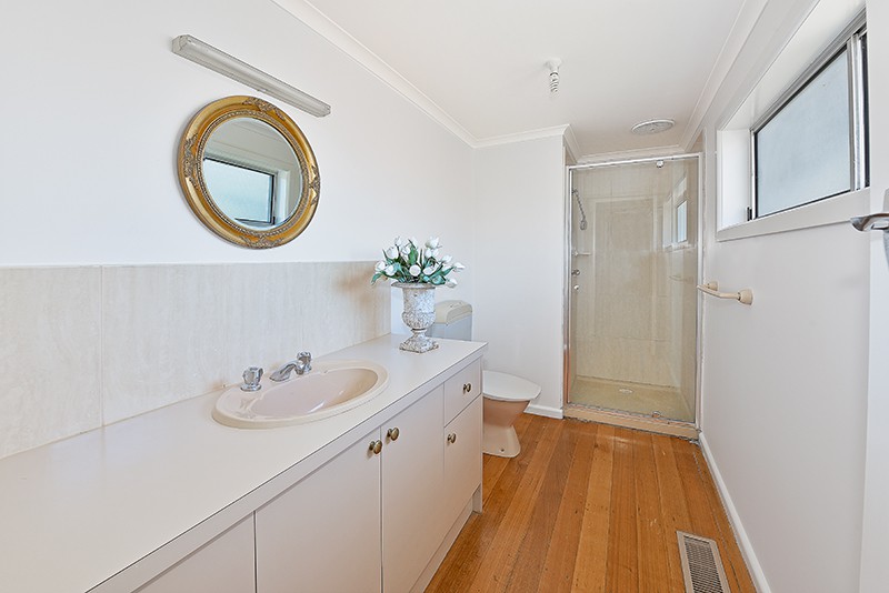 16 Vickers Avenue, Strathmore Heights, VIC 3041 - Thumbnail 2 - 24/05/2019