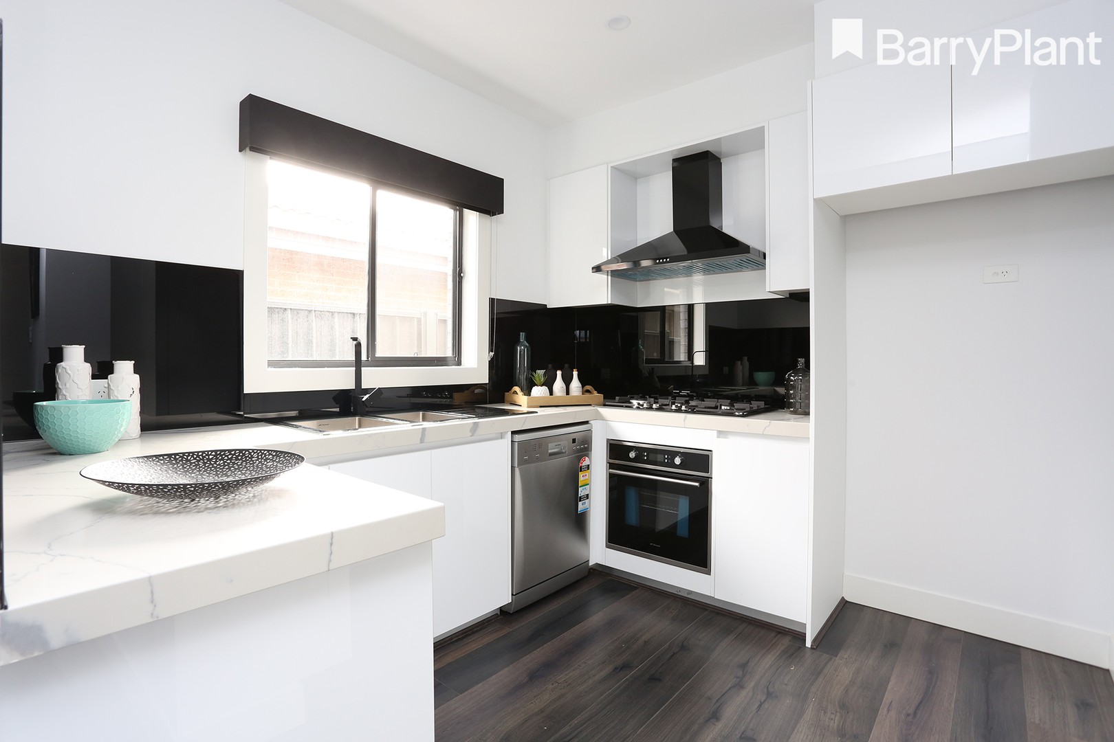 2/3 Acacia Street, Glenroy, VIC 3046 - Thumbnail 2 - 18/05/2019