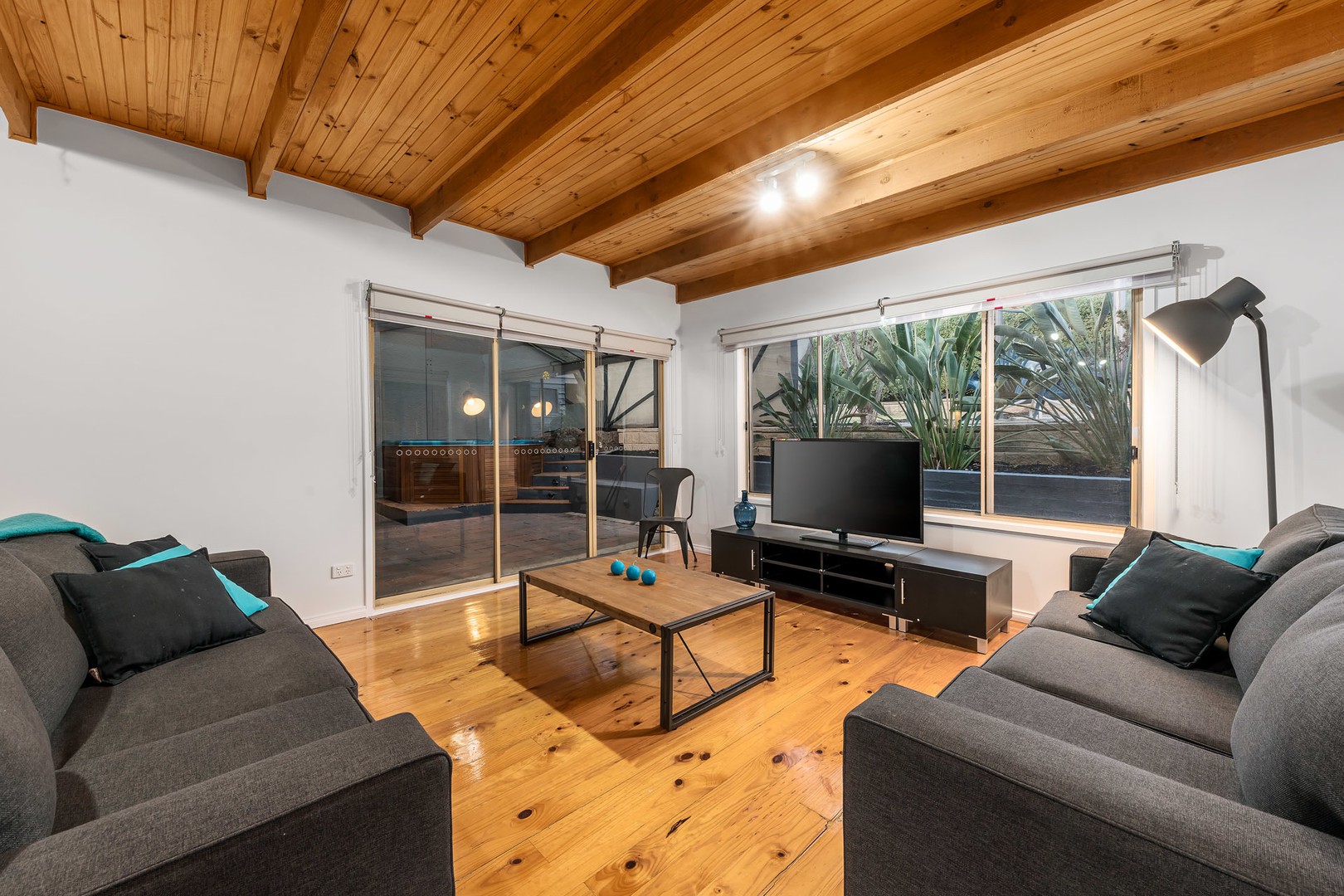 61 Thompson Circuit, Mill Park, VIC 3082 - Thumbnail 2 - 18/05/2019