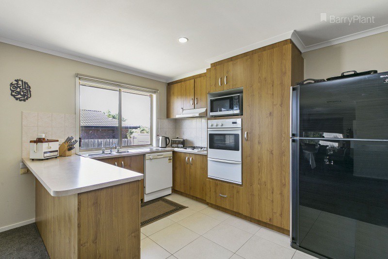 8 Serendip Court, Narre Warren, VIC 3805 - Thumbnail 2 - 18/05/2019