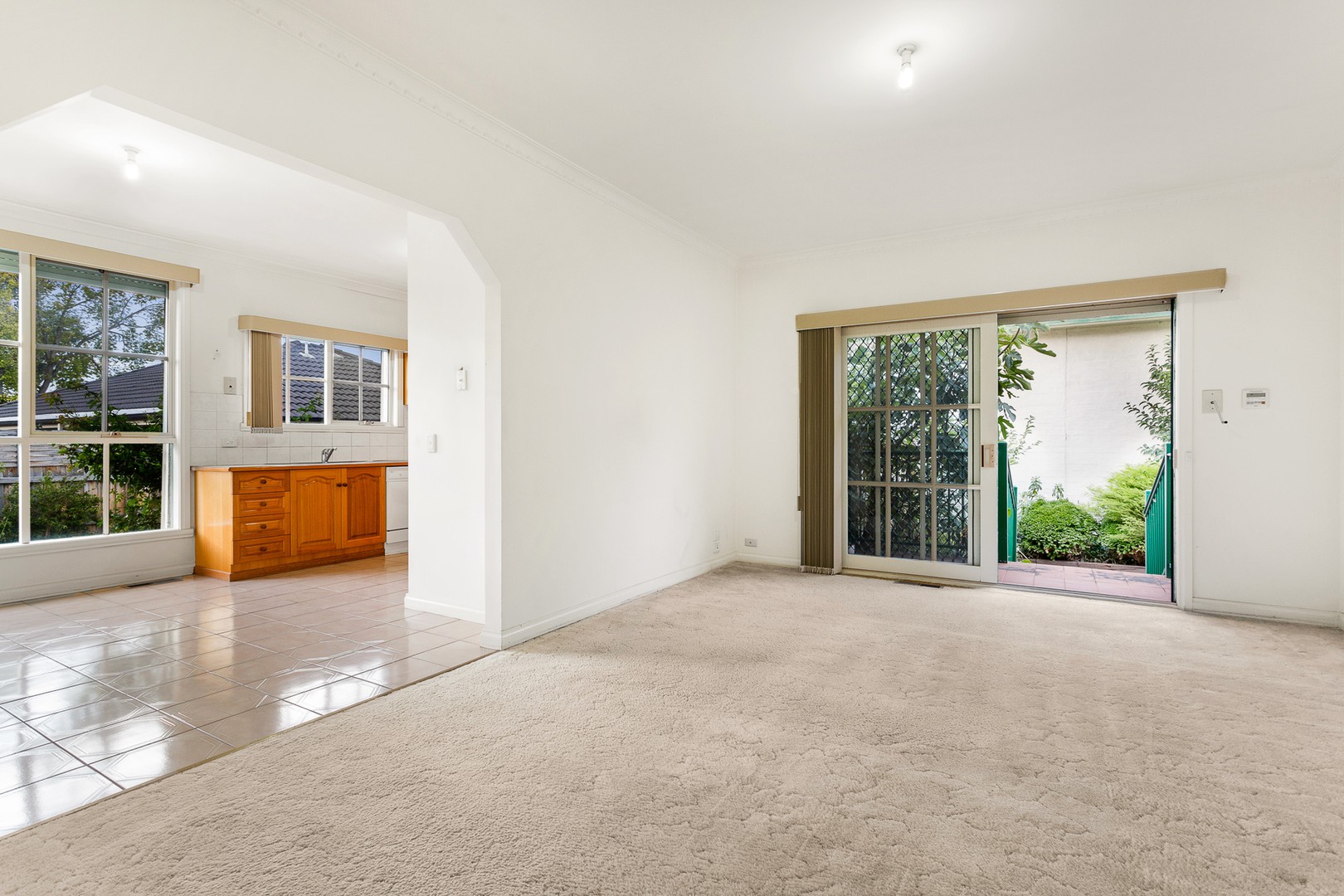 2/4 Paul Street, Doncaster, VIC 3108 - Thumbnail 2 - 18/05/2019