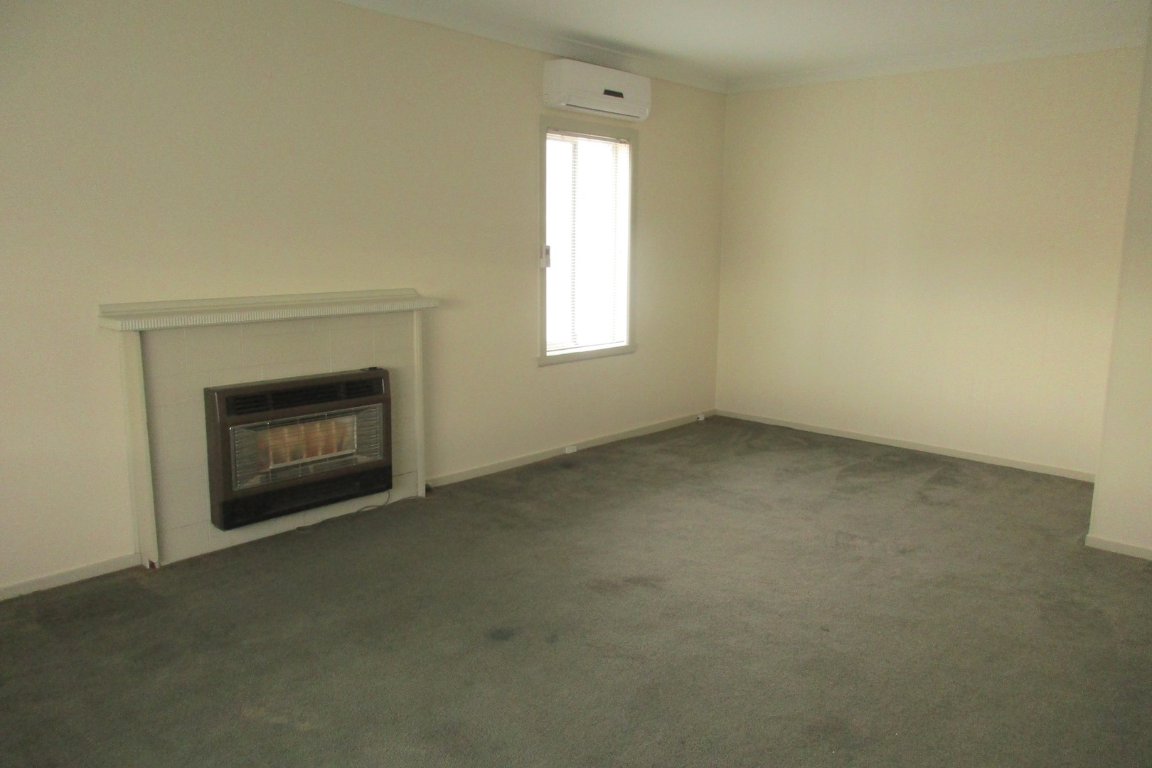 11 Dumfries Street, Deer Park, VIC 3023 - Thumbnail 1 - 24/05/2019