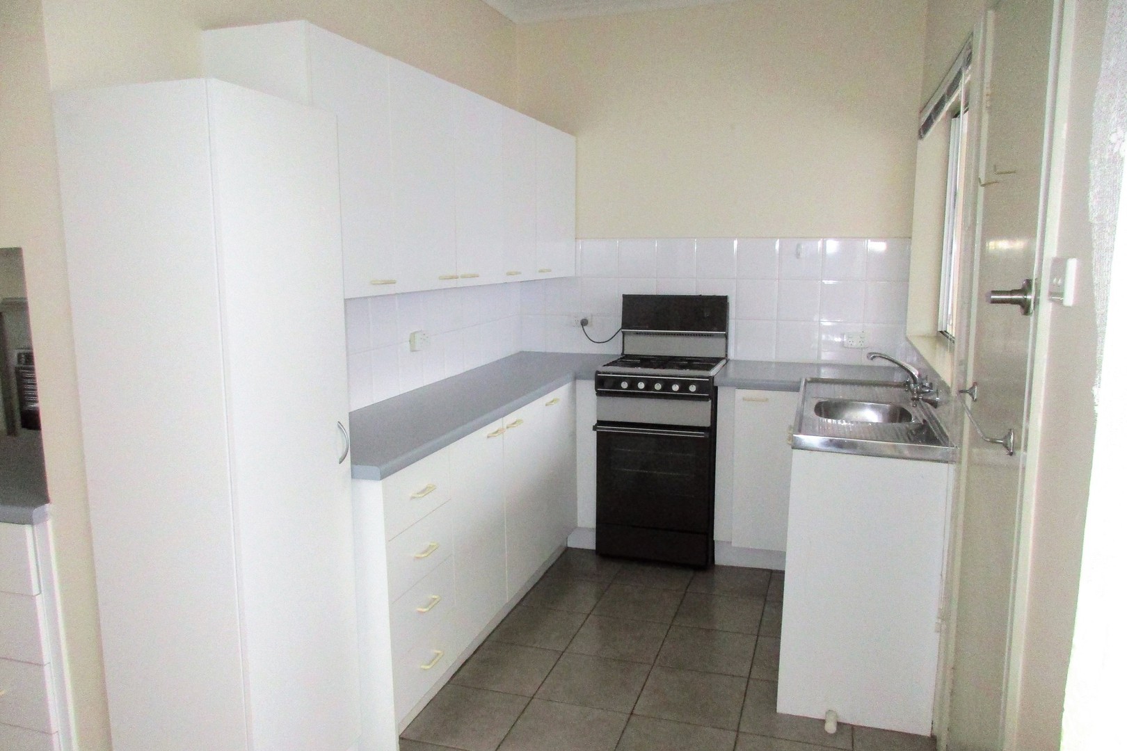 11 Dumfries Street, Deer Park, VIC 3023 - Thumbnail 2 - 24/05/2019