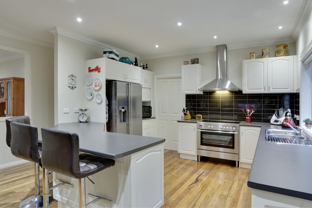 2711 Gembrook Launching Place Road, Gembrook, VIC 3783 - Thumbnail 2 - 18/05/2019