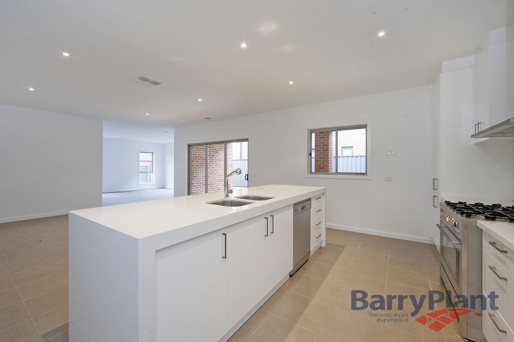 40 Florey Avenue, Point Cook, VIC 3030 - Thumbnail 2 - 24/05/2019