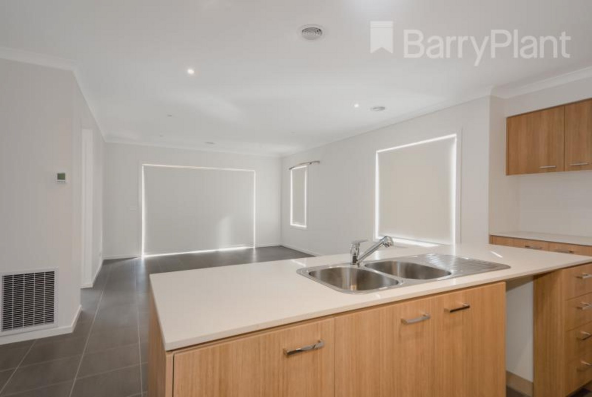 18 Nirvana Avenue, Officer, VIC 3809 - Thumbnail 2 - 24/05/2019