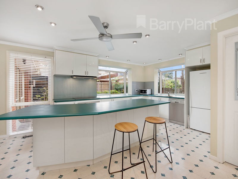 12 Topaz Court, Wantirna South, VIC 3152 - Thumbnail 2 - 18/05/2019