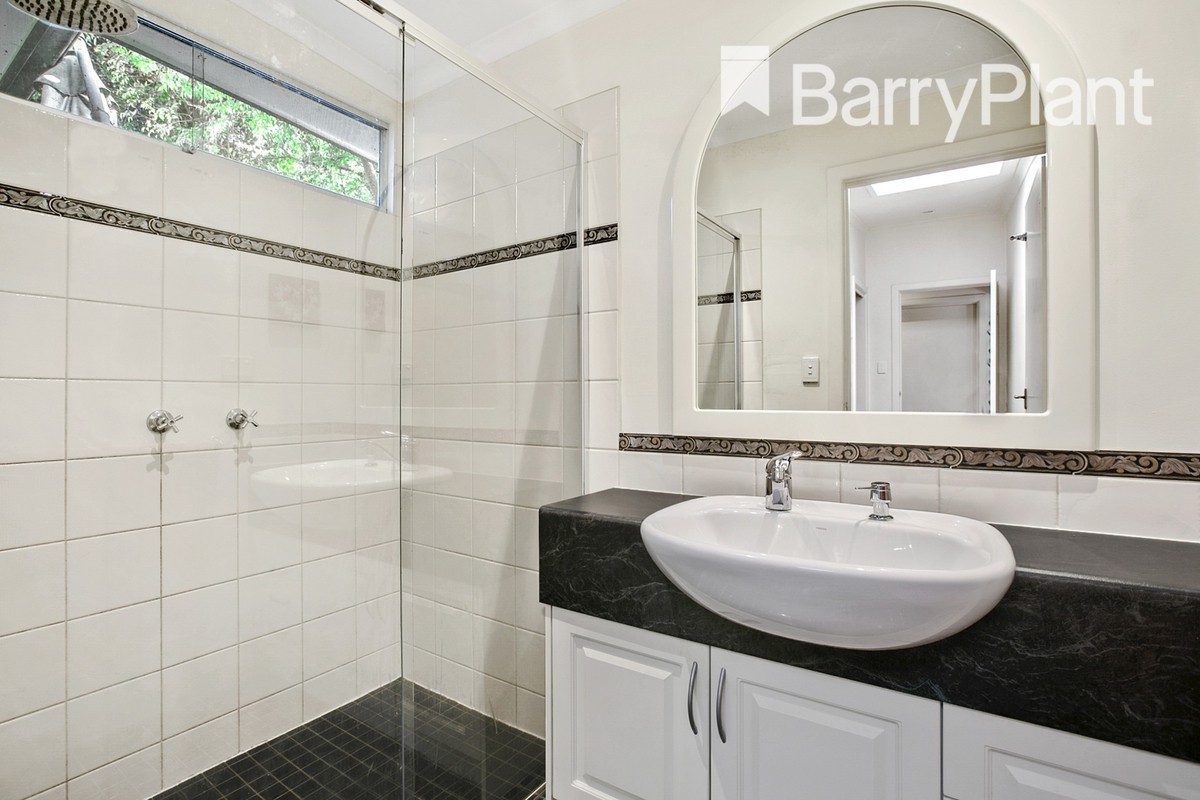 11 Warranilla Avenue, Rosebud, VIC 3939 - Thumbnail 1 - 17/05/2019