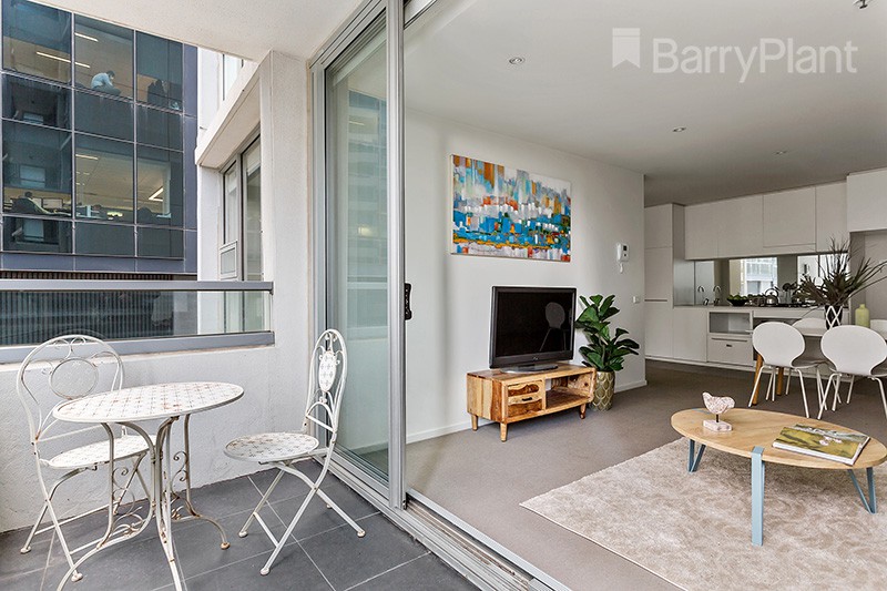 812/8 McCrae Street, Docklands, VIC 3008 - Thumbnail 2 - 17/05/2019