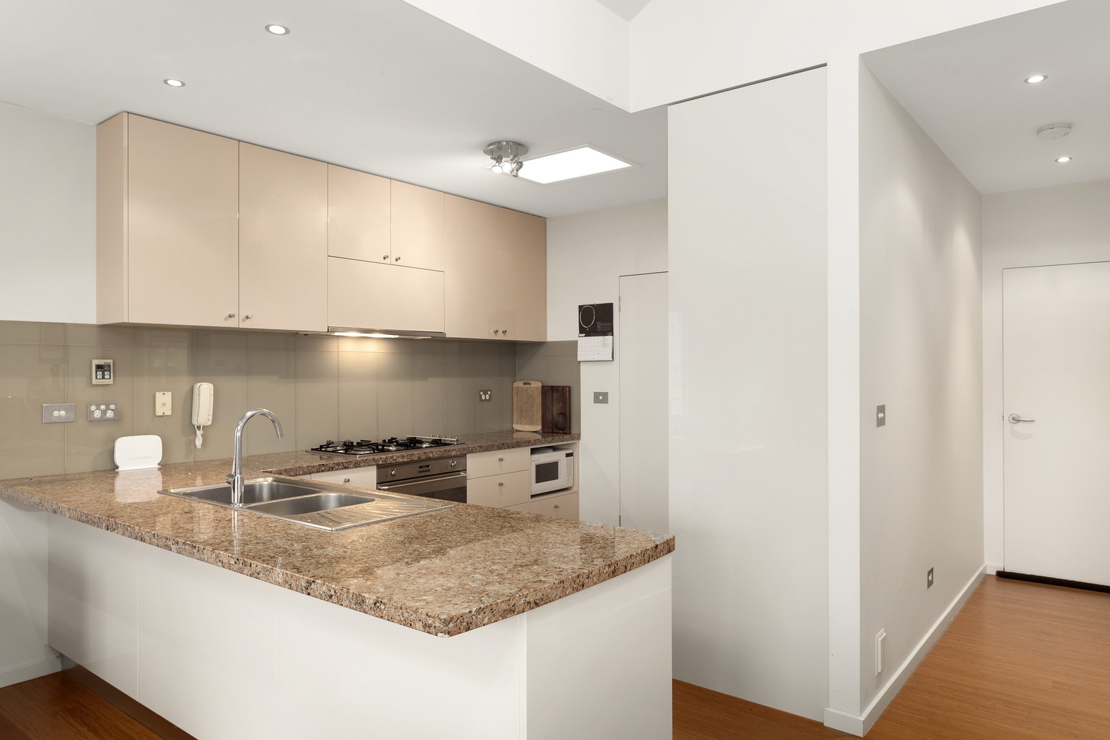 2/24 Dumfries Court, Torquay, VIC 3228 - Thumbnail 2 - 17/05/2019