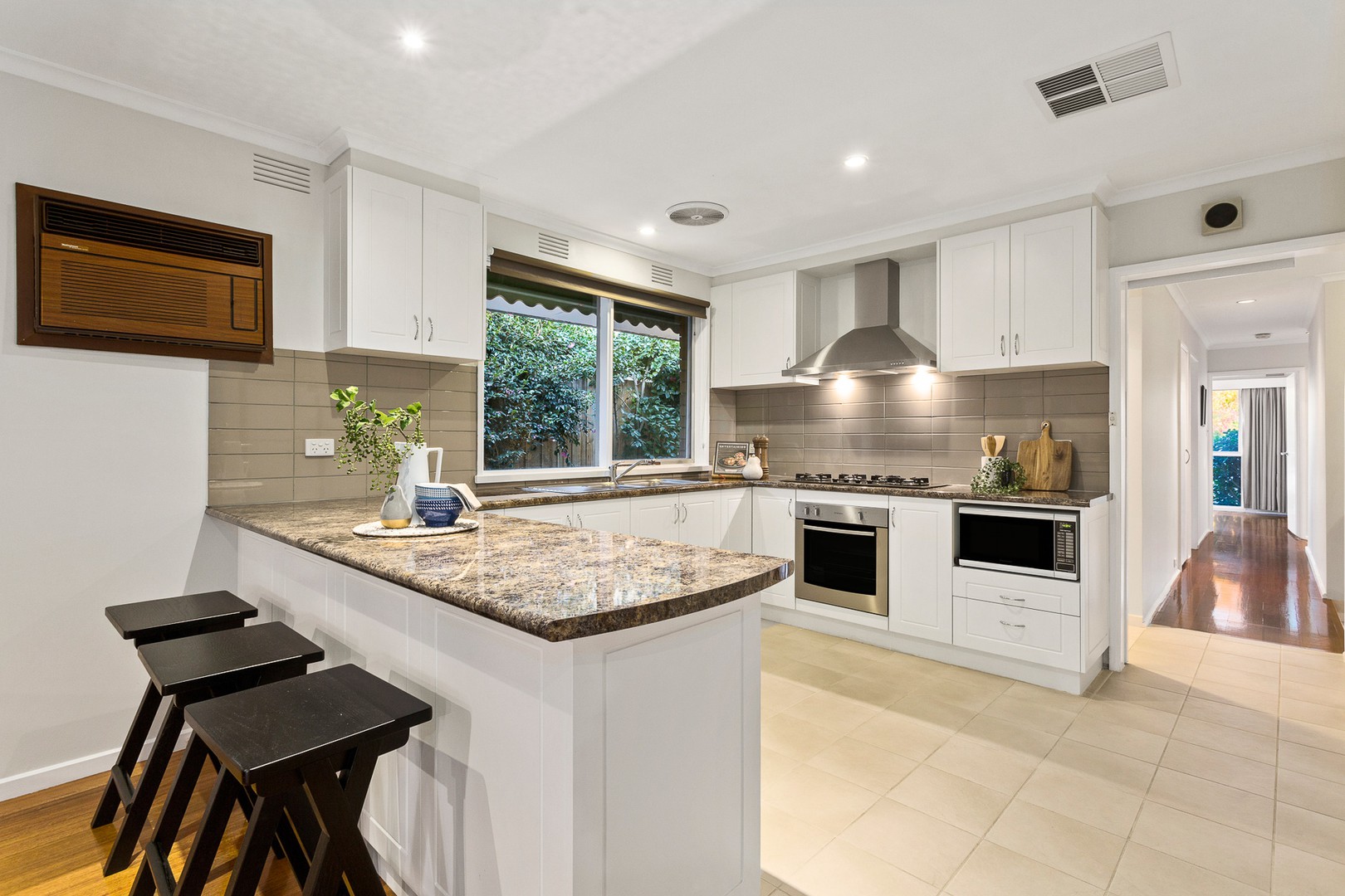 2 Grimsby Court, Doncaster East, VIC 3109 - Thumbnail 2 - 17/05/2019