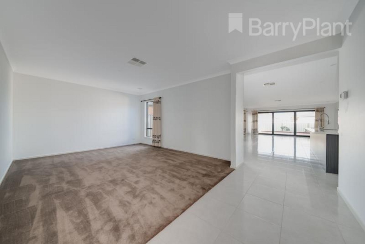 8 Warbler Street, Pakenham, VIC 3810 - Thumbnail 1 - 24/05/2019