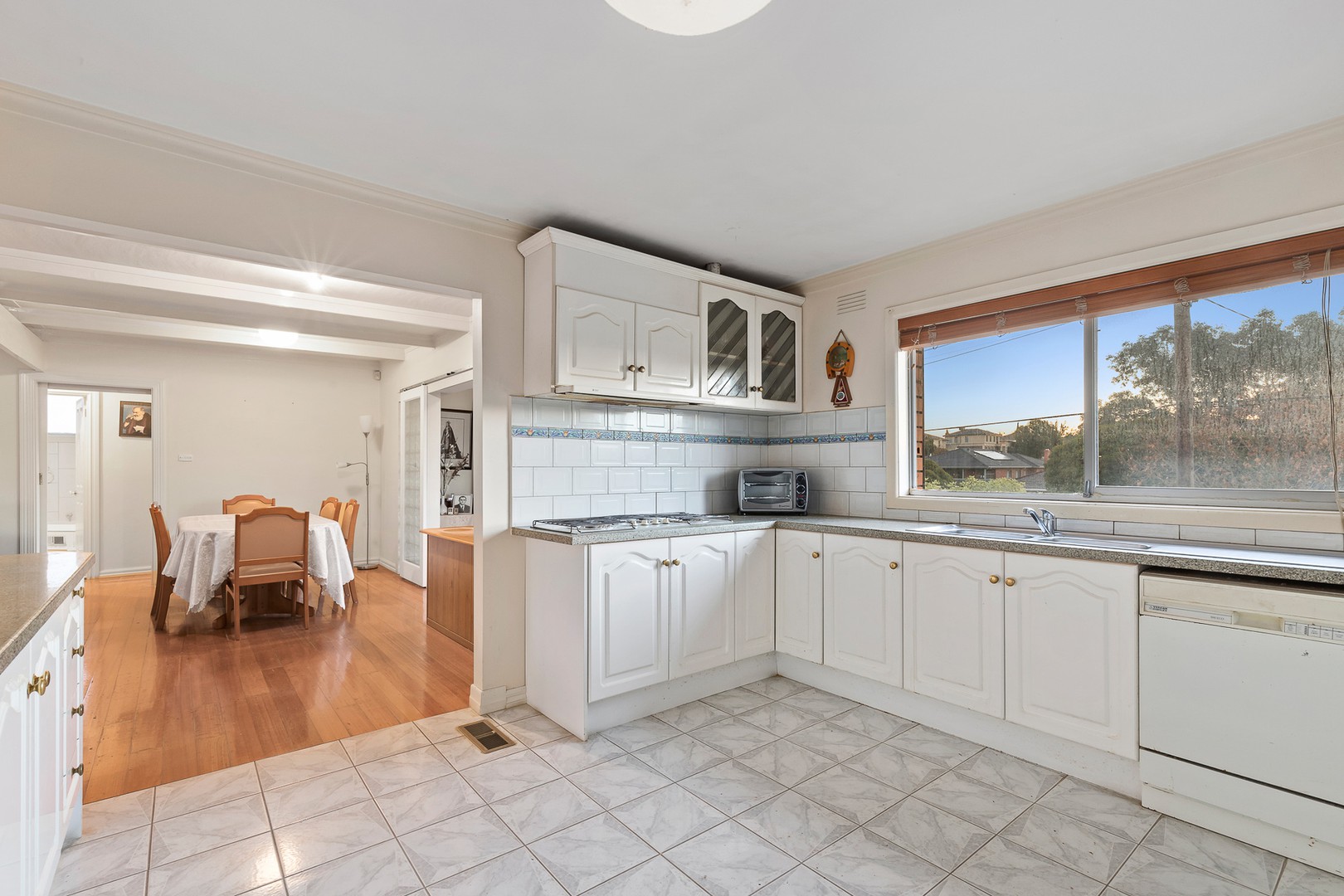 18 Ronald Avenue, Bulleen, VIC 3105, Bulleen - Thumbnail 2