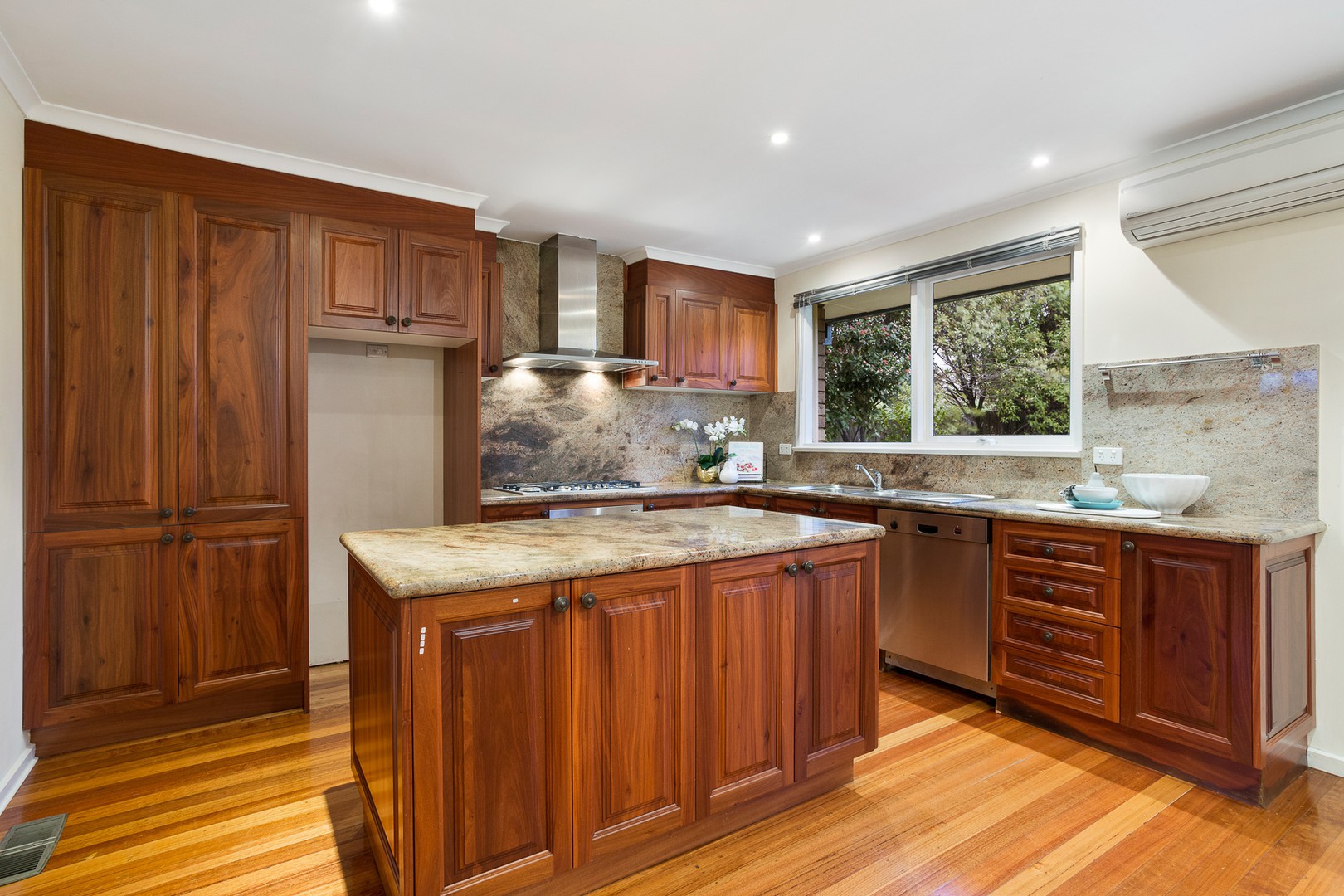 87 Bowen RoadDoncaster East, VIC 3109, Doncaster East - Thumbnail 2