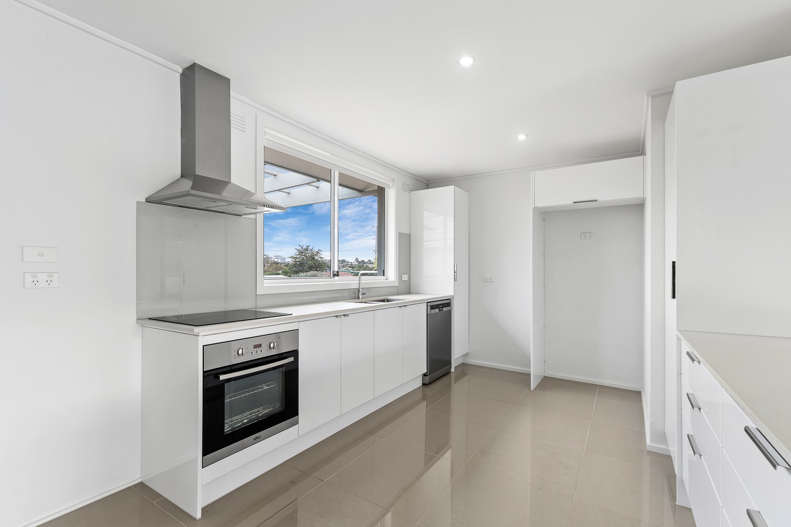 3 Brindy CrescentDoncaster East, VIC 3109, Doncaster East - Thumbnail 2