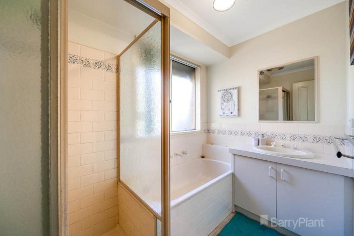 43 Thomas Place, Pakenham, VIC 3810 - Thumbnail 2 - 24/05/2019