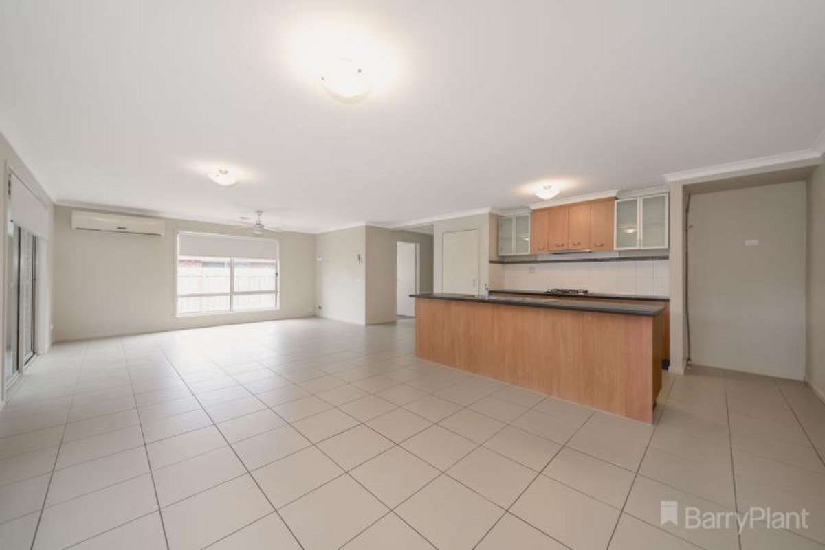 87 Sandalwood Drive, Pakenham, VIC 3810 - Thumbnail 2 - 24/05/2019
