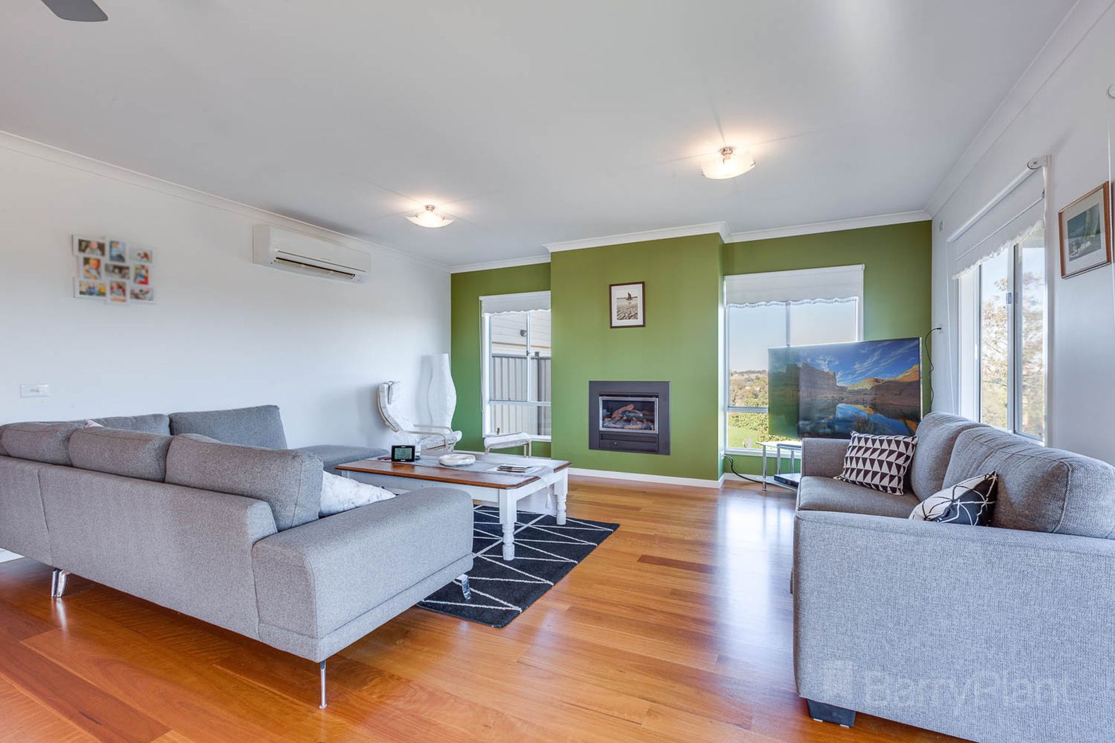 10 Earlington Crescent, Sunbury, VIC 3429 - Thumbnail 1 - 17/05/2019